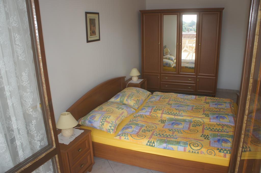 Suran Apartments Pula Cameră foto